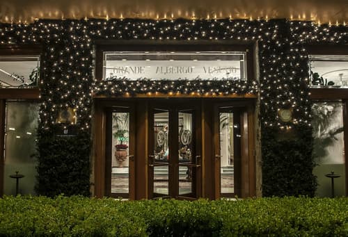 Grand Hotel Vesuvio, Property entrance