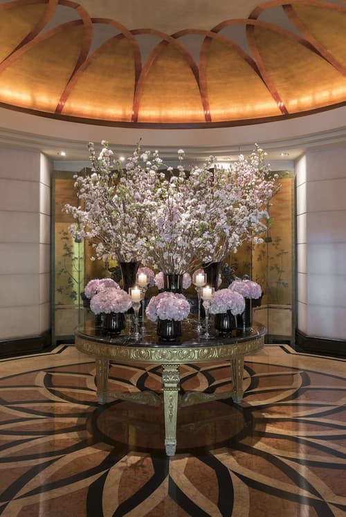 Four Seasons Hotel Singapore, Lobby