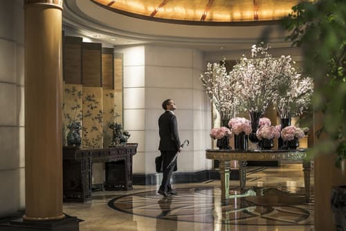 Four Seasons Hotel Singapore, Interior entrance