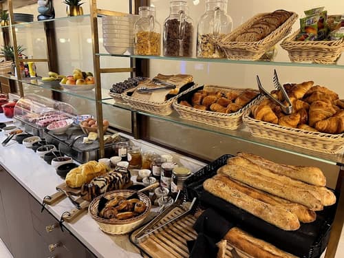 Hôtel Le Yachtman, The Originals Collection, Breakfast buffet