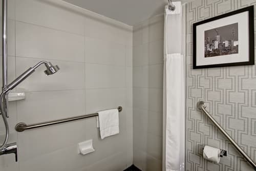 DoubleTree by Hilton Hotel Toronto Downtown, Room