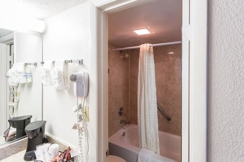 Maingate Lakeside Resort, Room