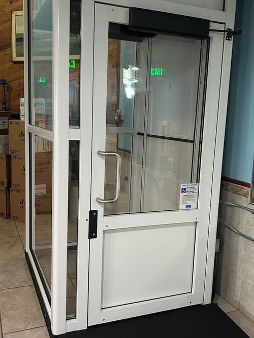 Marina Inn, Elevator