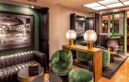 Central Plaza Hotel, Lobby sitting area