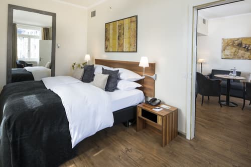 Central Plaza Hotel, Room