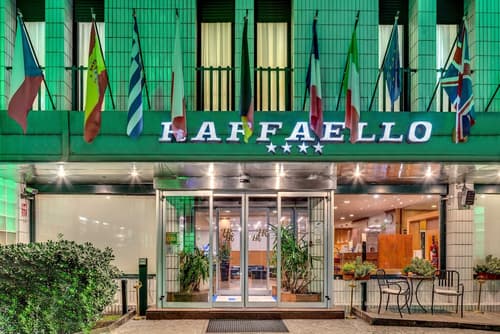 Hotel Raffaello, Front of property