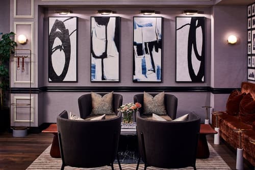 Claridge House, Lobby sitting area