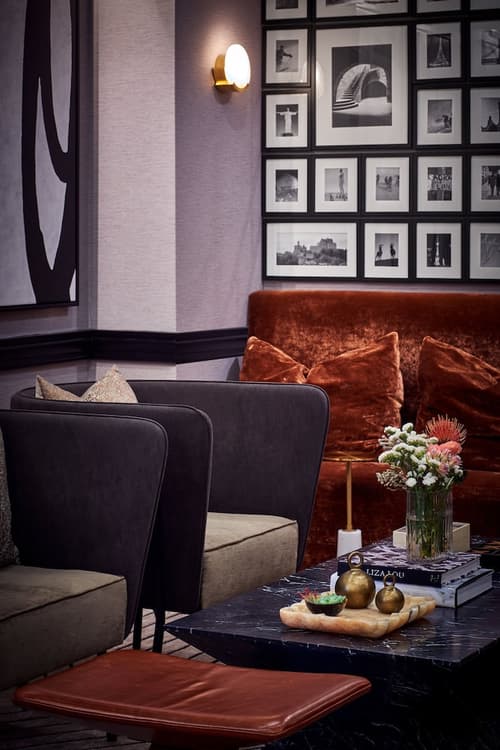 Claridge House, Lobby sitting area