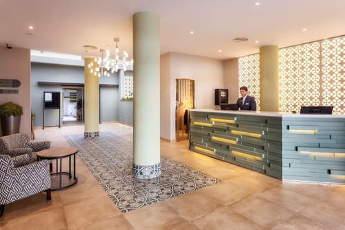 Catalonia Santa Justa, Reception