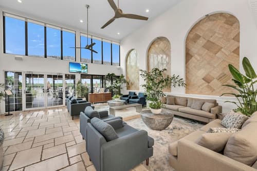 Bayfront Inn Fifth Avenue, Lobby sitting area