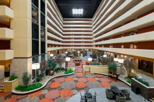 University Plaza Hotel and Convention Center Springfield, Lobby