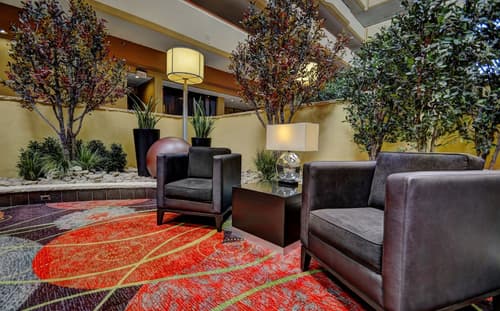 University Plaza Hotel and Convention Center Springfield, Lobby sitting area