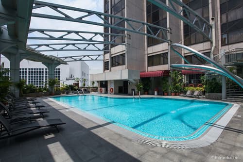 Furama City Centre, Outdoor pool