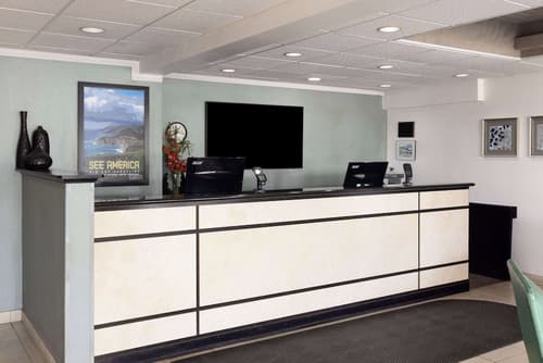 Travelodge by Wyndham Monterey Bay, Lobby