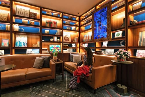 Axiom Hotel, Lobby sitting area