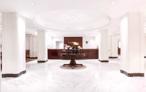 Omni Berkshire Place, Reception