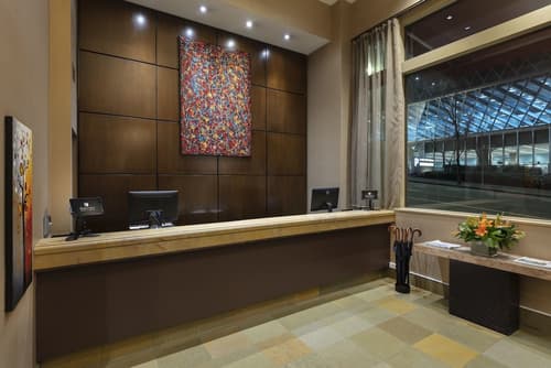 Executive Hotel Pacific, Reception