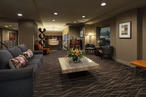 Executive Hotel Pacific, Lobby sitting area