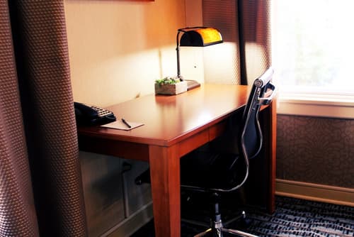 Executive Hotel Pacific, Room