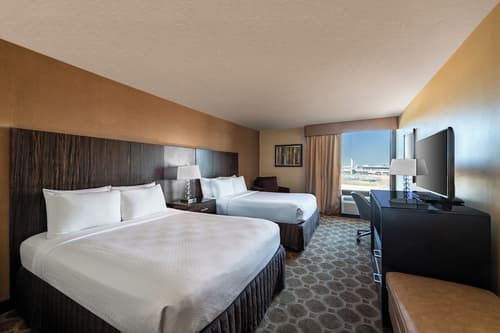 Crowne Plaza Newark Airport by IHG, Room