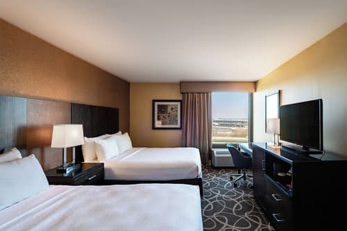Crowne Plaza Newark Airport by IHG, Room