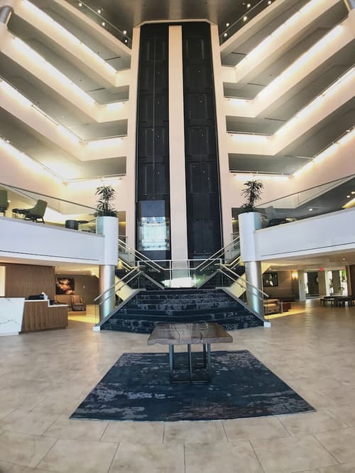 Hilton Tucson East, Interior entrance