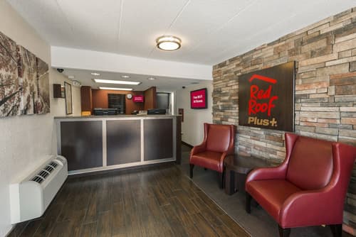 Red Roof Inn PLUS+ St Louis - Forest Park/ Hampton Ave , Lobby