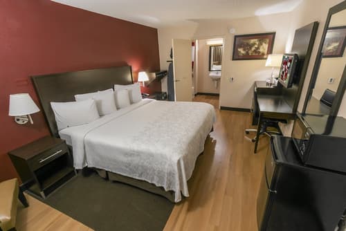Red Roof Inn PLUS+ St Louis - Forest Park/ Hampton Ave , Room