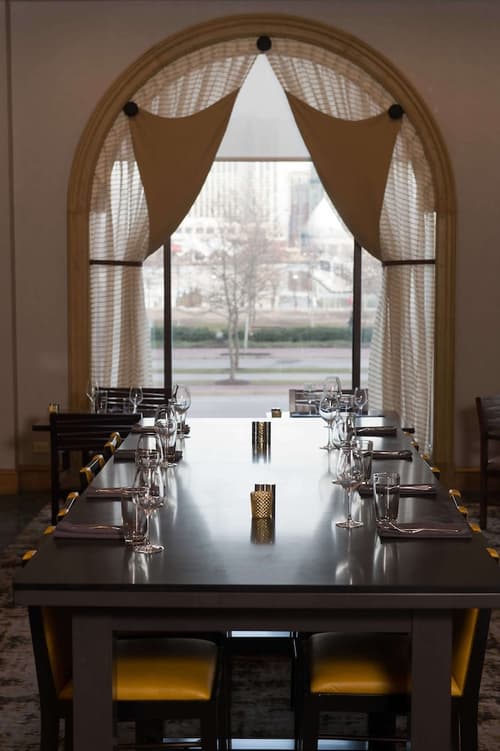 The Royal Sonesta Harbor Court Baltimore, Restaurant