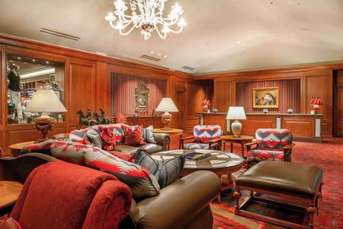 Little America Cheyenne, Lobby