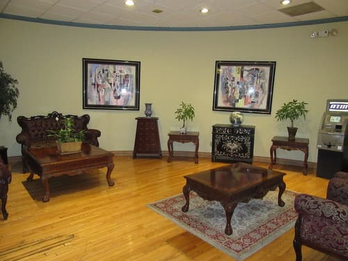 Ramada by Wyndham Los Angeles/Koreatown West, Lobby sitting area