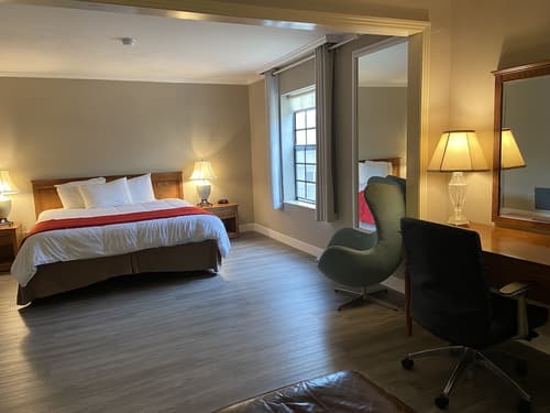 Ramada by Wyndham Los Angeles/Koreatown West, Room