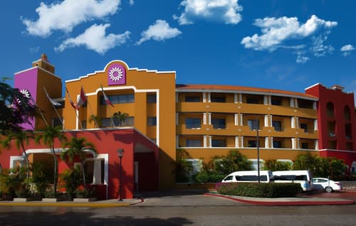 Adhara Hacienda Cancun, Front of property