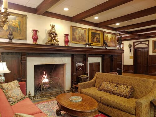 The Cheshire, Lobby sitting area