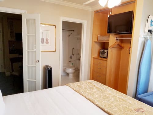 Inn At The Opera, Room