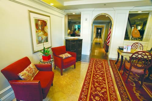 Inn At The Opera, Lobby sitting area