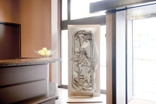 New Hotel Charlemagne, Interior entrance