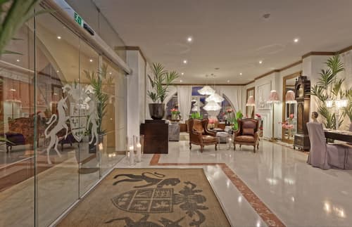 Hotel Inglaterra, Interior entrance