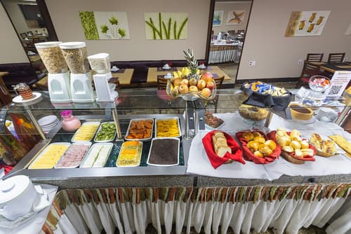 Hotel Golden Park Rio de Janeiro Aeroporto By Nacional Inn, Breakfast meal