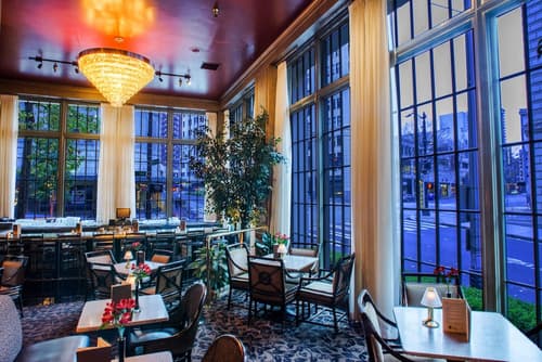 Mayflower Park Hotel, Restaurant