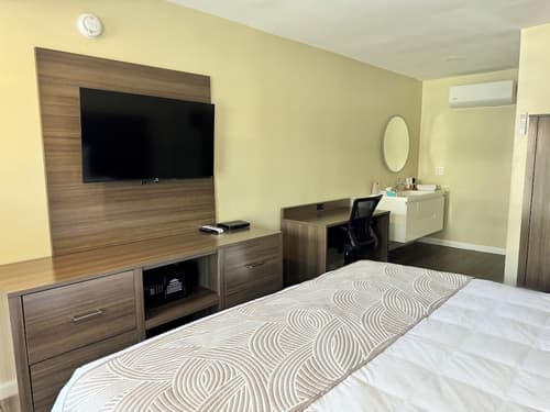 The Dixie Hollywood, Room