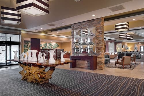 DoubleTree by Hilton Collinsville - St. Louis, Lobby