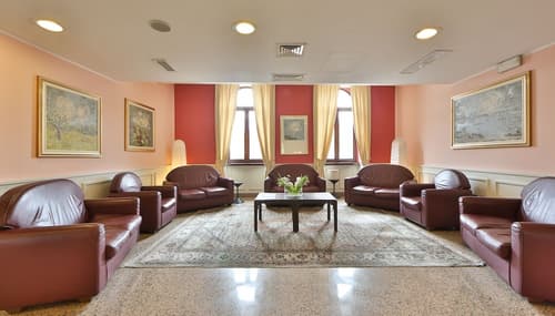 Hotel Europa Sky Pool & Panorama, Lobby sitting area