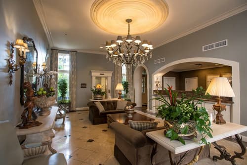 Bienville House, Lobby