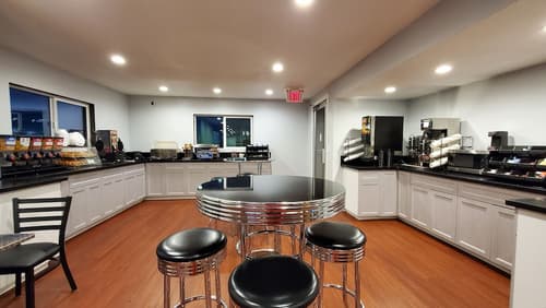 Ramada by Wyndham Flagstaff East, Breakfast area