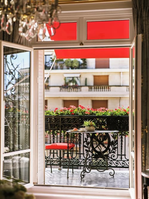 Hôtel Plaza Athénée - Dorchester Collection, Terrace/patio