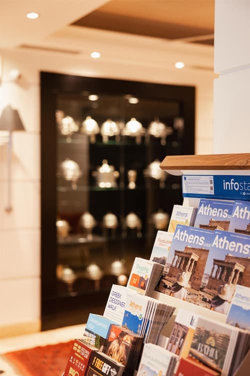 Best Western Plus Embassy Hotel, Lobby