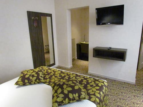 Hotel Chambord, Room