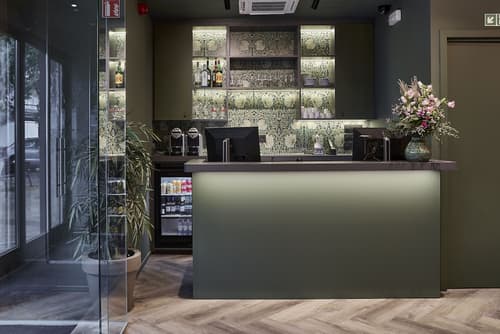 Urban Yard, Interior entrance