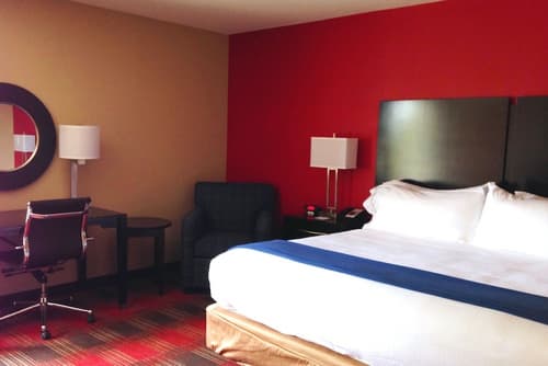 Holiday Inn Express & Suites Jackson Downtown - Coliseum by IHG, Room
